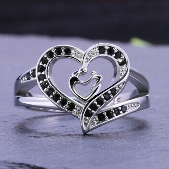 925 Silver Romantic Heart Black Sapphire Ring New - Picture 4 of 4